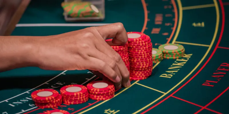 Luật chơi và cách tính điểm trong Baccarat cần nắm rõ là gì?