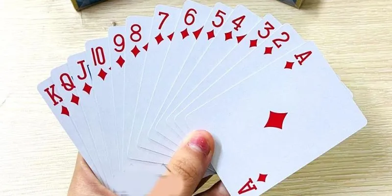 Luật chơi cụ thể của bài Tiến Lên gồm những gì?